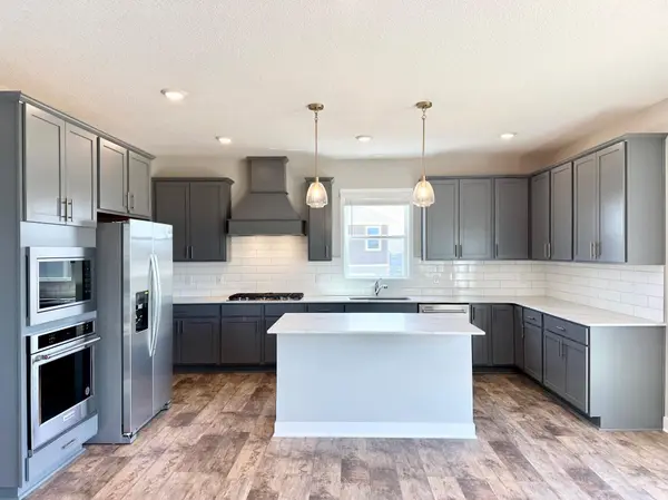 1504 Clover Preserve WAY, Chaska, MN 55318