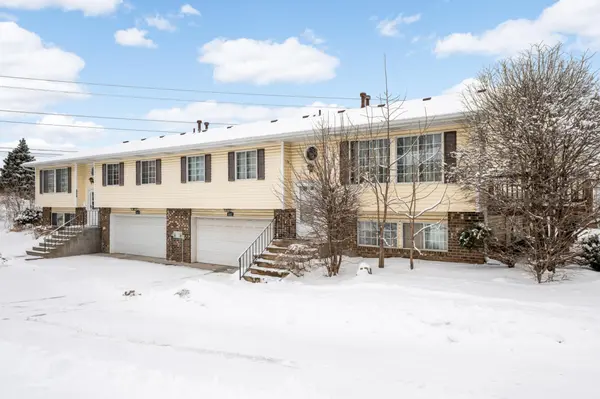 4467 Clover LN #A, Eagan, MN 55122