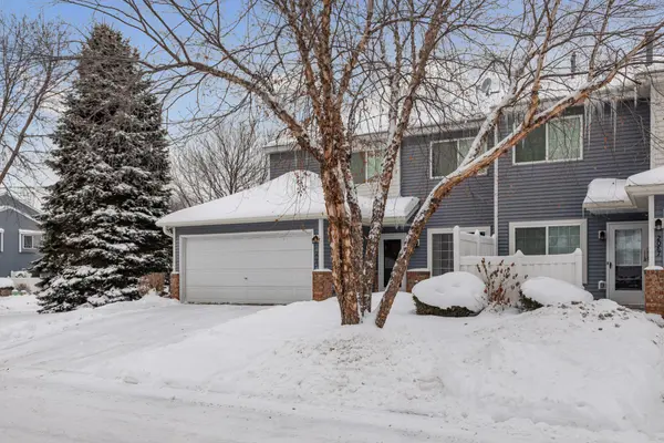 2085 Gresham AVE N, Oakdale, MN 55128