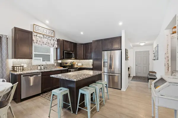 18064 Gleaming CT, Lakeville, MN 55044