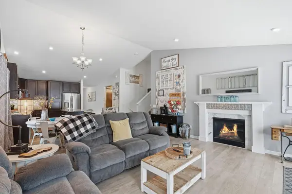 18064 Gleaming CT, Lakeville, MN 55044