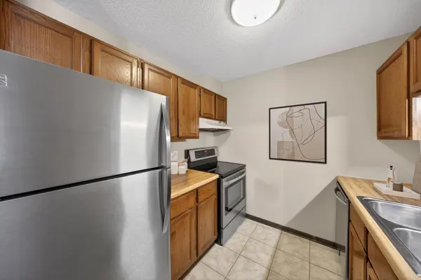 2114 Valleyhigh DR NW #B104, Rochester, MN 55901
