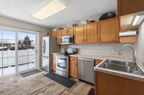 1724 Weston LN, Shakopee, MN 55379