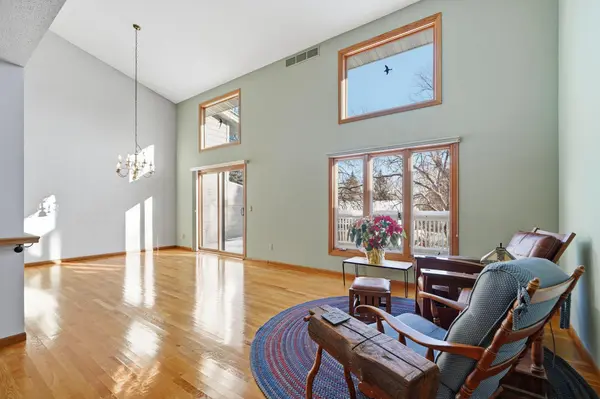 6733 W 82nd ST, Bloomington, MN 55438