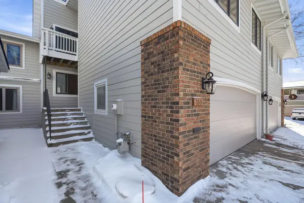 6733 W 82nd ST, Bloomington, MN 55438