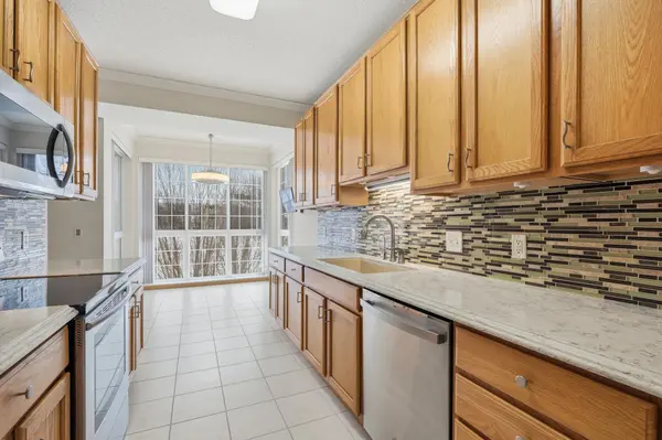 600 Greenhaven DR #313, Burnsville, MN 55306
