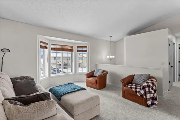2039 Brittany CT, Shakopee, MN 55379