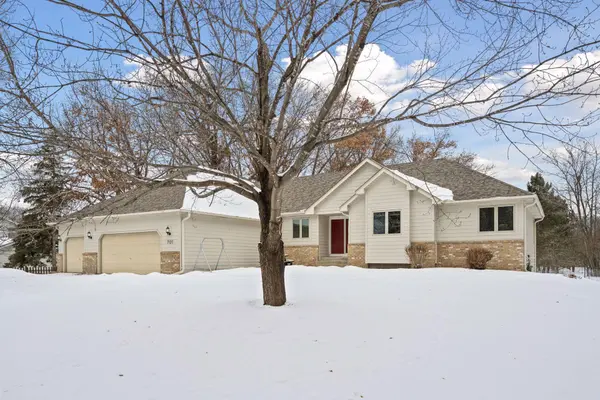 701 Parkview LN, Champlin, MN 55316