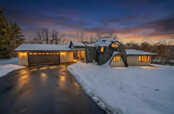 38501 Woodduck LN, North Branch, MN 55056