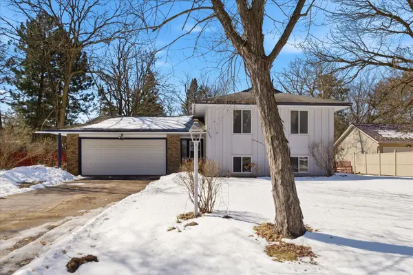 10664 Hollywood BLVD NW, Coon Rapids, MN 55433