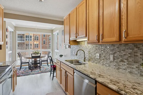 600 Greenhaven DR #110, Burnsville, MN 55306