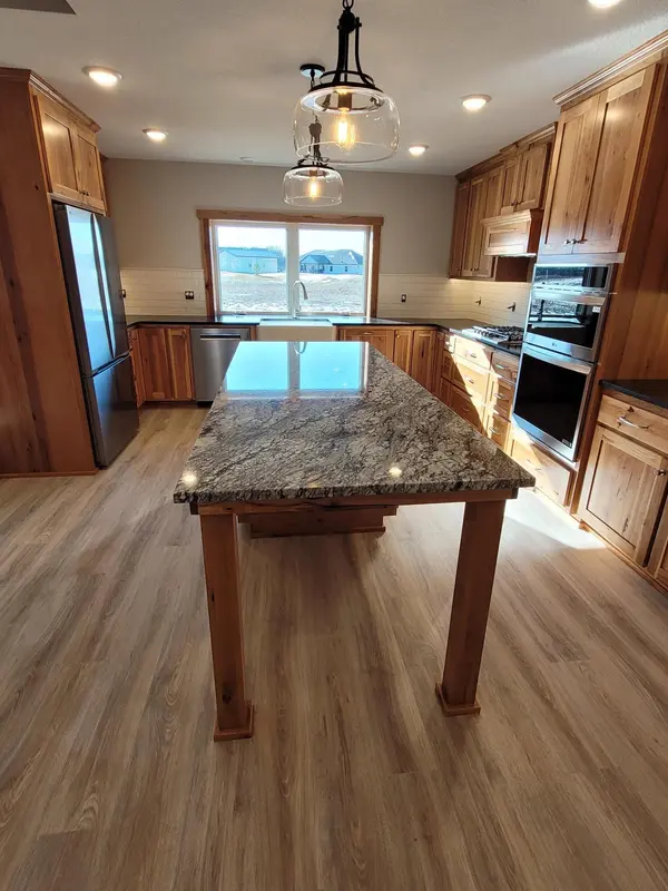 19590 University AVE NW, Oak Grove, MN 55011