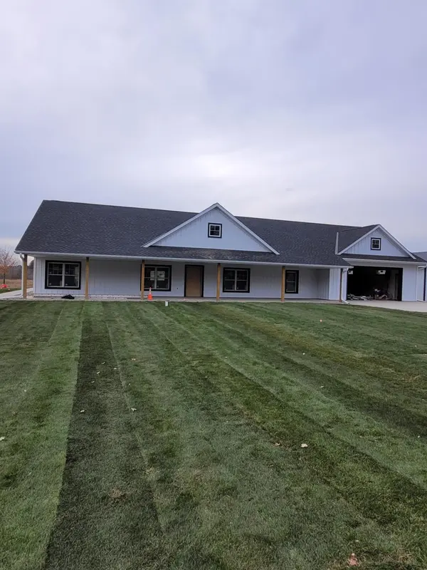 19590 University AVE NW, Oak Grove, MN 55011