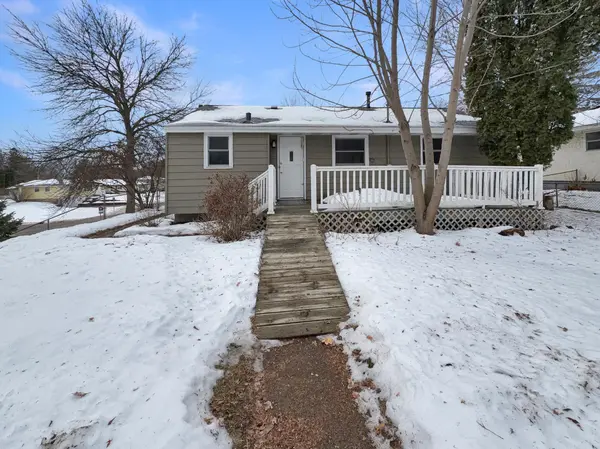 6648 4th ST N, Oakdale, MN 55128