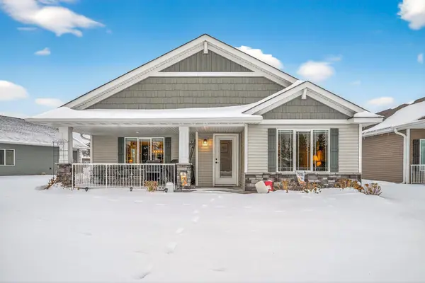 813 Golden WAY NW, Isanti, MN 55040