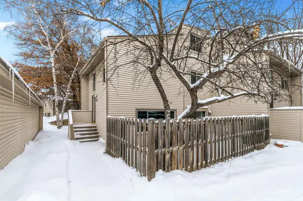 5527 E Bavarian PASS, Fridley, MN 55432
