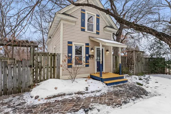 895 Clarence ST, Saint Paul, MN 55106