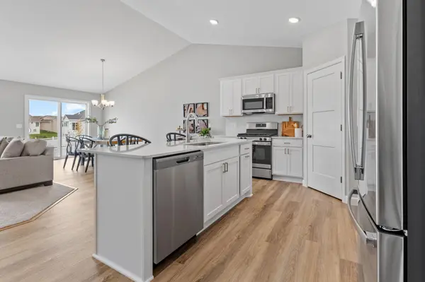 736 Blackbird CIR, Delano, MN 55328