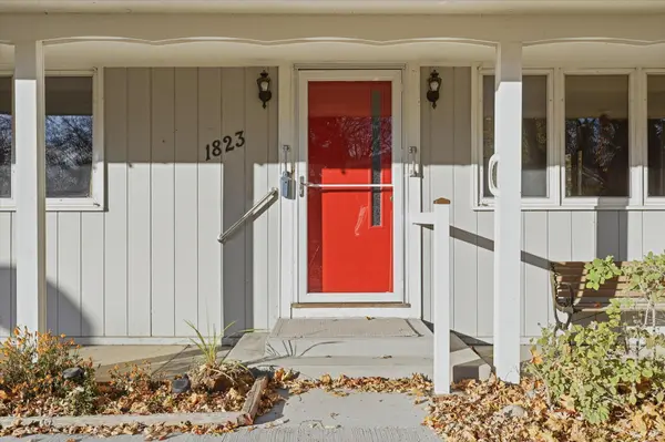1823 Gramsie RD, Arden Hills, MN 55112