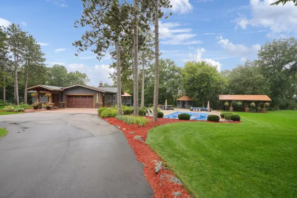 227 Rivercrest DR, Hudson, WI 54016