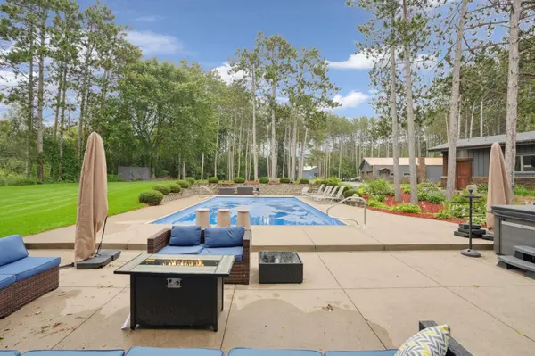 227 Rivercrest DR, Hudson, WI 54016