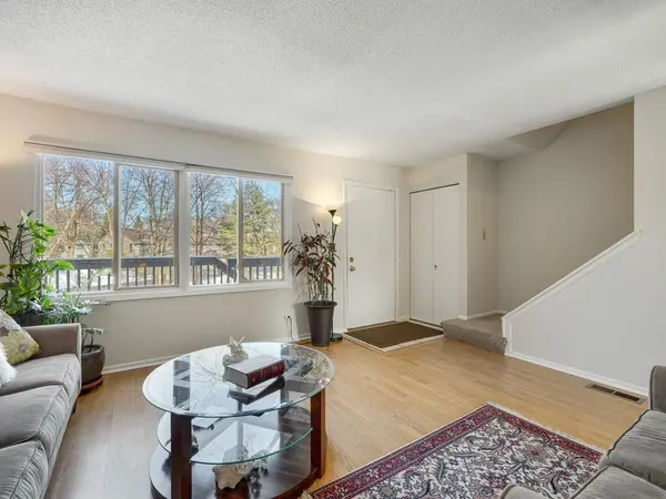 1470 Arden View DR, Arden Hills, MN 55112