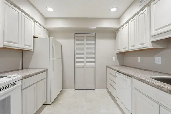 2670 Oxford ST N #202,  Roseville,  MN 55113