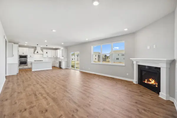 1827 Rainier DR, Shakopee, MN 55379