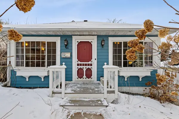 44 Grove ST, Mahtomedi, MN 55115