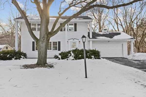 101 Heritage CIR N, Burnsville, MN 55337