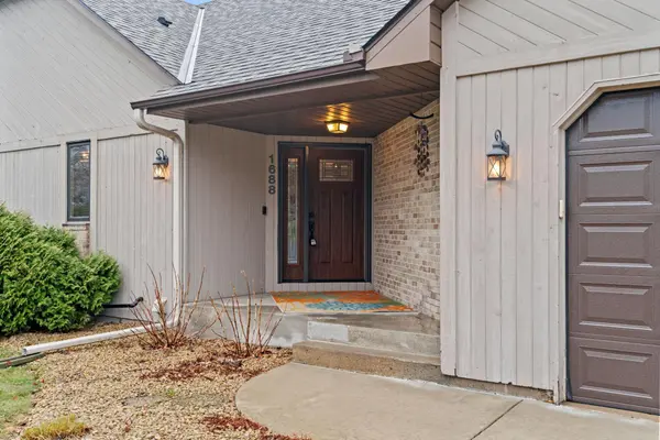 1688 Chatham AVE, Arden Hills, MN 55112
