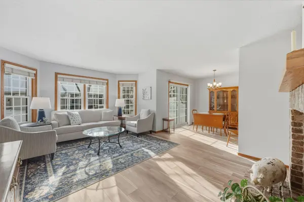 7842 Glenda CT, Apple Valley, MN 55124