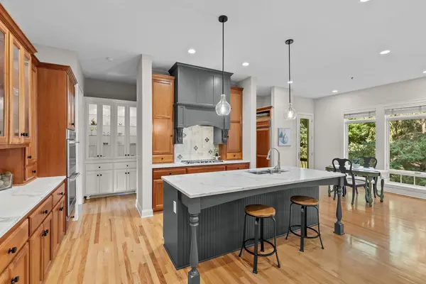 17244 Valley RD, Eden Prairie, MN 55347