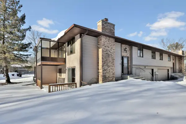 30185 Olinda TRL, Lindstrom, MN 55045
