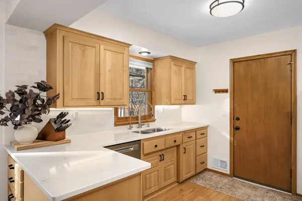 1252 Highview DR, New Brighton, MN 55112