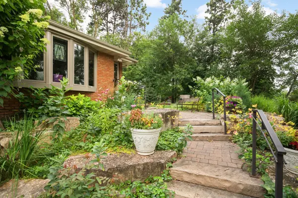 6911 Booth AVE, Inver Grove Heights, MN 55076