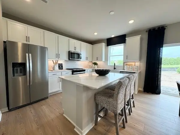 4947 Airlake DR, Woodbury, MN 55129