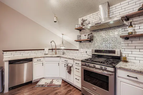 6887 Folkestone RD #712, Apple Valley, MN 55124