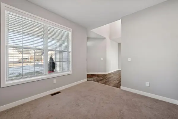 1353 Chestnut CIR, Carver, MN 55315