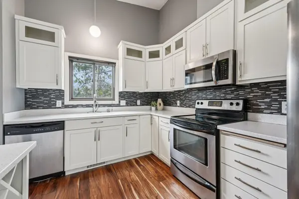 7022 W 113th ST, Bloomington, MN 55438