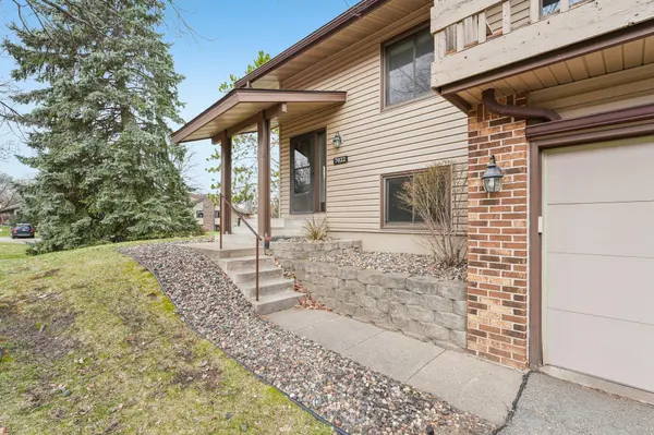 7022 W 113th ST, Bloomington, MN 55438