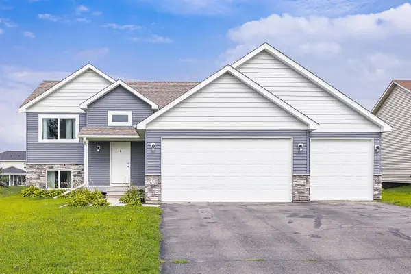 933 Cobblestone LN,  Belle Plaine,  MN 56011