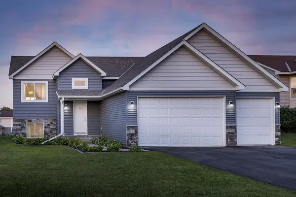 933 Cobblestone LN, Belle Plaine, MN 56011