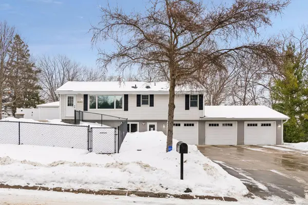 6290 Yucca LN N, Maple Grove, MN 55311