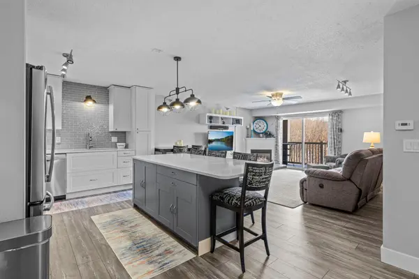 1321 Lake DR W #216, Chanhassen, MN 55317