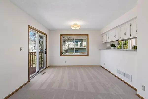 3277 Greenbrier ST, Vadnais Heights, MN 55127