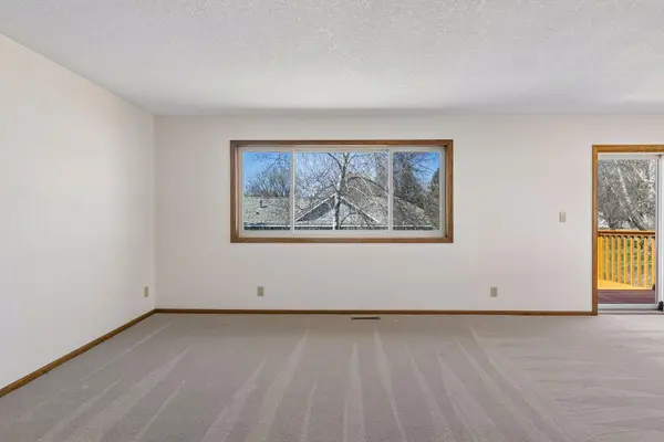 3277 Greenbrier ST, Vadnais Heights, MN 55127
