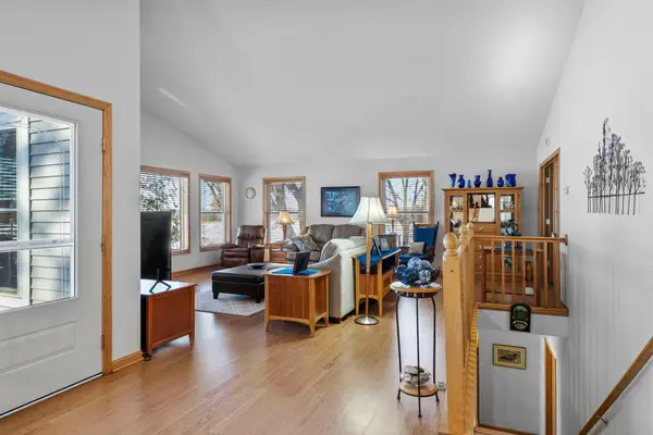 3749 Fanny Lake RD NE, Cambridge, MN 55008