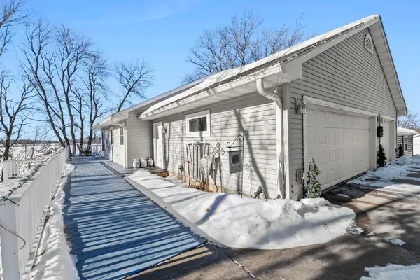 3749 Fanny Lake RD NE, Cambridge, MN 55008
