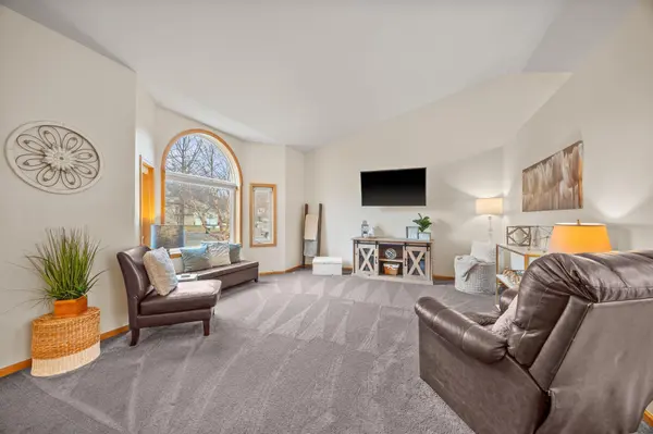 10242 49th ST NE, Albertville, MN 55301